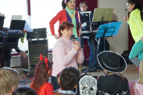 2012-Kinderfasching-Frauen